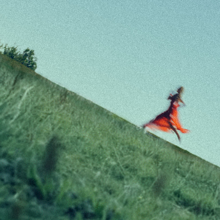 KELSEA BALLERINI RETURNS WITH NEW SINGLE “HEARTFIRST”